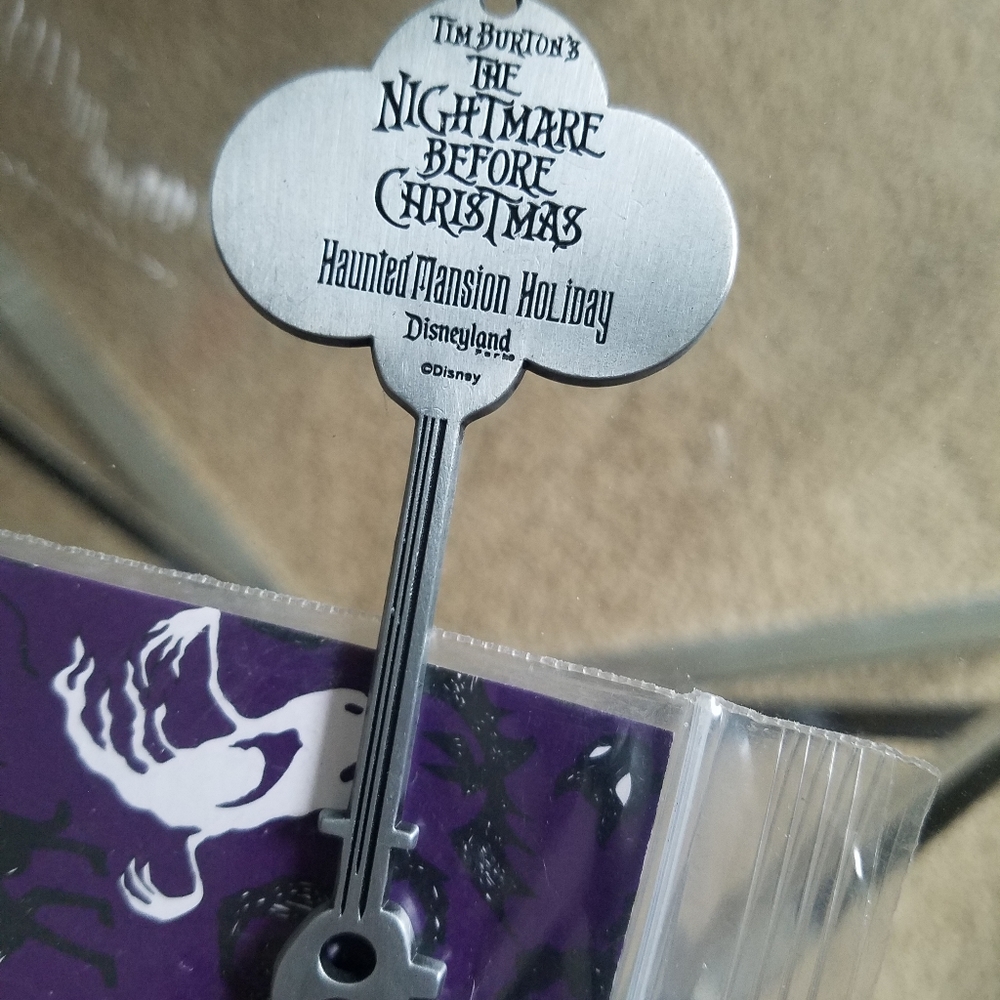 Rare!! Haunted Mansion Holiday key